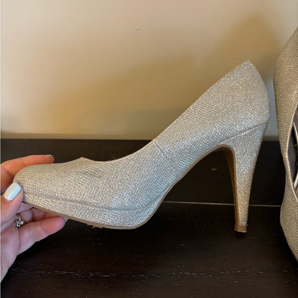 Sparkly Silver High Heels‎ Size 9 - Picture 2 of 7